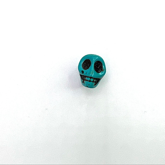 Turquoise hand carved skull beads - Picture 2 of 7